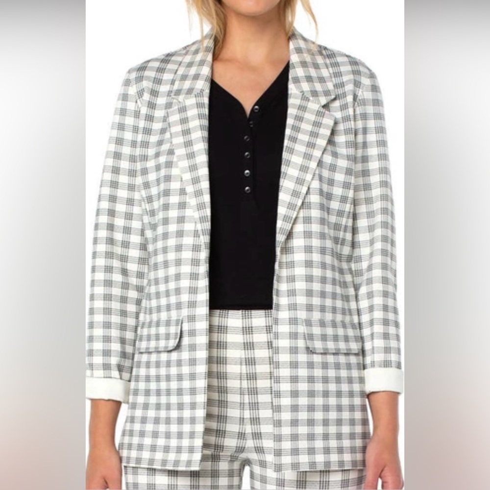 Elan NWT ivory plaid blazer. Best seller and closet staple. SIZE M